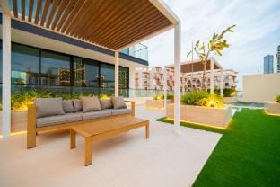 Skyline Views & Calm Nights - 1BR Free Baby Gear Apartment in Dubai