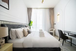 Skyline Views & Calm Nights - 1BR Free Baby Gear Apartment in Dubai