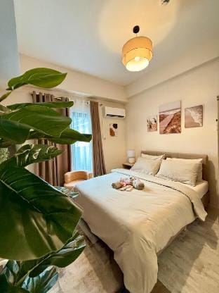 Cozy 1BR in Zef | Near Anjo World | Wifi + Pool Apartment in Central Visayas