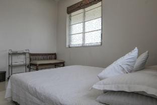 Cozy 1BD at Worli Seaface Vacation rental in Mumbai