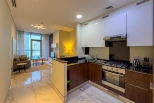 Canal View I Rooftop Pool I Best Deal I Luxury Vacation rental in Dubai