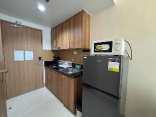 Shore 3 Pool View RM 1431 by Prime Stay MOA Vacation rental in Pasay