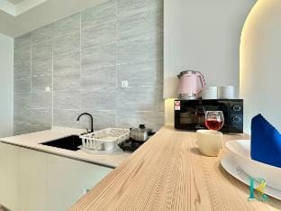 Ivory Suite. KSL2 @Studio 2Pax Near Ikea&Toppen Vacation rental in Johor Bahru