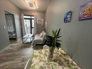 Gentry Manor Balcony WIFI Netflix near Okada MOA Airport 17S Vacation rental in Pasay