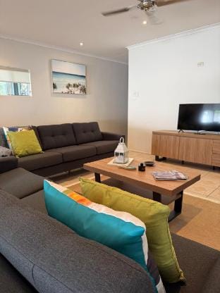 Beach front Bungalow Little Reef Escape Vacation rental in Port Douglas
