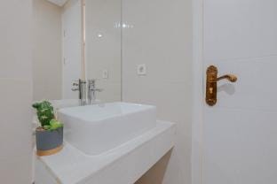 Spacious 3BR at Daan Mogot City Apt By Travelio Apartment in Jakarta