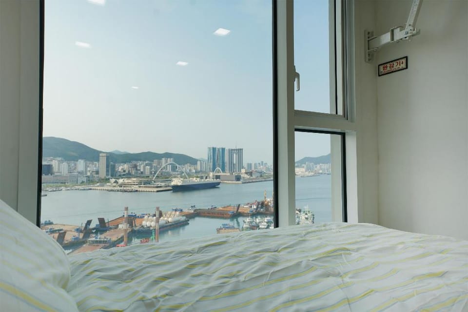 Busan OceanStay - Studio Apartment Hotel in Busan