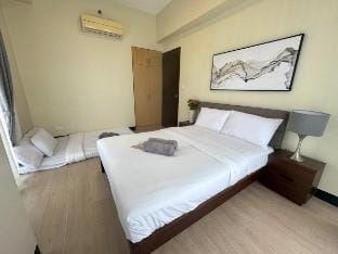 OPR 16F with swimming pool, wi-fi and balcony Vacation rental in Lapu-Lapu City
