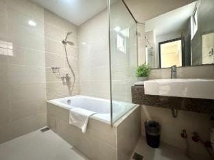 OPR 16F with swimming pool, wi-fi and balcony Vacation rental in Lapu-Lapu City