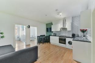 Amazing 2 Bedrooms Flat In Dalston Apartment in London Borough of Hackney