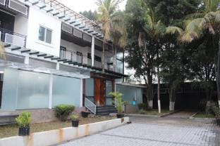 Crescent Independent Villa Country House in Bengaluru