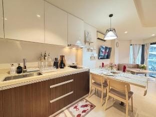 Luxury Condo in Tambuli | 300 Mbps WiFi | Netflix Apartment in Lapu-Lapu City