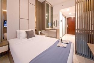 Modern Style Studio Apt Sky House BSD By Travelio Apartment in West Java