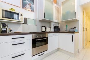 Opera Central Suite 3BR w AC & SAUNA, by NW Apartment in Budapest