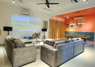 Desaru Pool Villa | BBQ | Projection KTV |  Vacation rental in Johor
