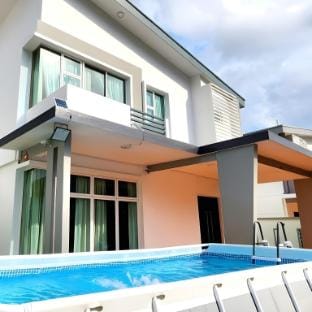 Desaru Pool Villa | BBQ | Projection KTV |  Vacation rental in Johor