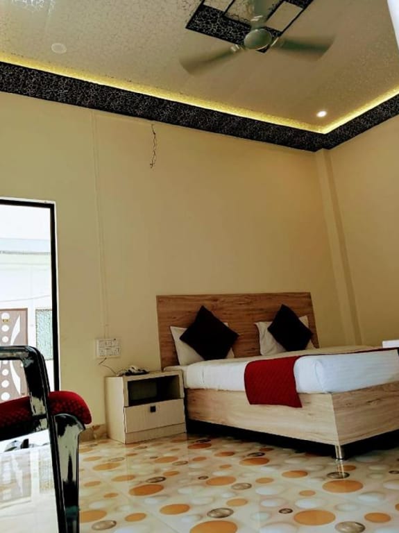 The Anandvan Palace- 300 meter harishchandra Ghat Hotel in Varanasi