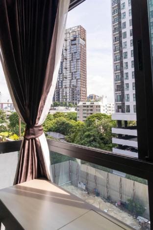 Luxury Room Near BTS Thong Lor [Suite 3] Vacation rental in Bangkok