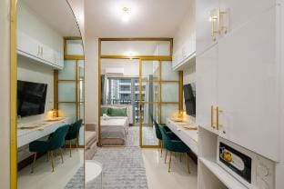 Luxe1BR w/PS4 + WiFi, Pool  & Walk to SM Megamall Vacation rental in Mandaluyong
