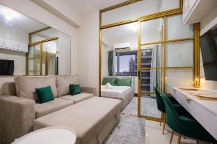Luxe1BR w/PS4 + WiFi, Pool  & Walk to SM Megamall Vacation rental in Mandaluyong