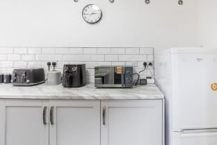 Swinton Victoria Park house with parking Vacation rental in Salford