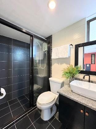 Artsy Central Loft [1BR, 24/7Concierge, Balcony] Vacation rental in Lapu-Lapu City