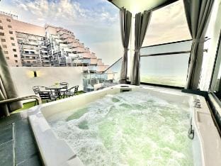 MWHolidayA2416{GrandSeaView}PrivateJacuzziMassage Vacation rental in Malacca