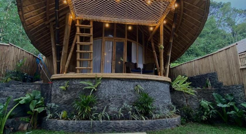 Hidden Bamboo Village Hotel in Selat