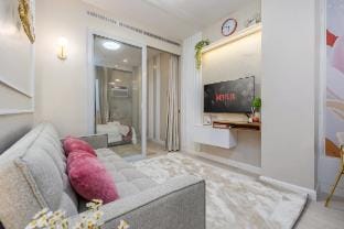 Lotus Pod 1BR Penthouse Suite| Ayala, IT Park, IEC Apartment in Lapu-Lapu City