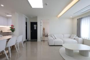 AWESTAY201/서울, DMC인근/신축 풀옵션/최대인원8/침실3/침대5/욕실1/주차무료 Vacation rental in Seoul
