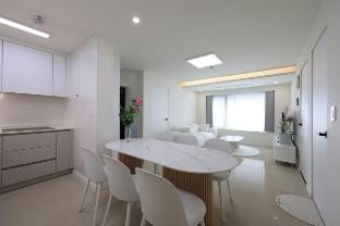 AWESTAY201/서울, DMC인근/신축 풀옵션/최대인원8/침실3/침대5/욕실1/주차무료 Vacation rental in Seoul