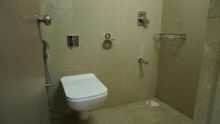 Taj Royal Villa (With Private Turf & Heated Pool) Villa in Lonavla