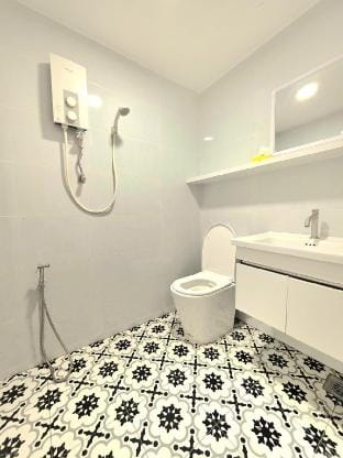 Triple Room with Bathroom nearto Gleneagles Penang Vacation rental in George Town