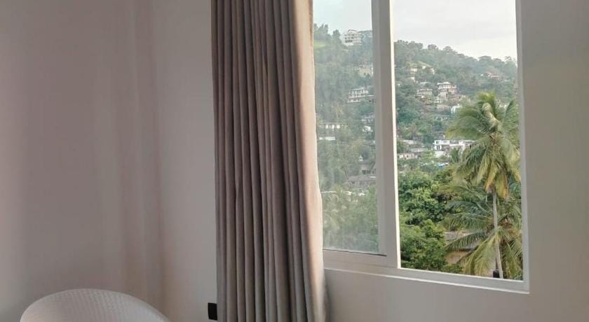 Kandy Nivahana Heights Homestay Bed and Breakfast in Kandy