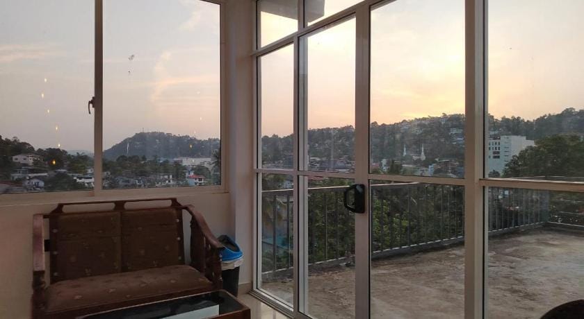 Kandy Nivahana Heights Homestay Bed and Breakfast in Kandy