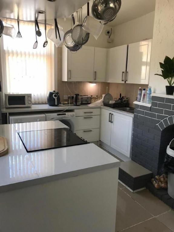 OYO Woodville Lodge Leeds Bed and Breakfast in Leeds