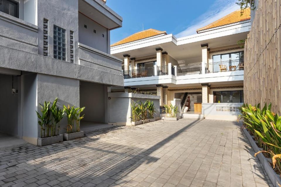 The Tis Guesthouse and Hostel Bed and Breakfast in North Kuta