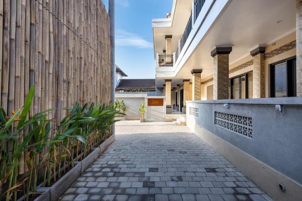 The Tis Guesthouse and Hostel Bed and Breakfast in North Kuta