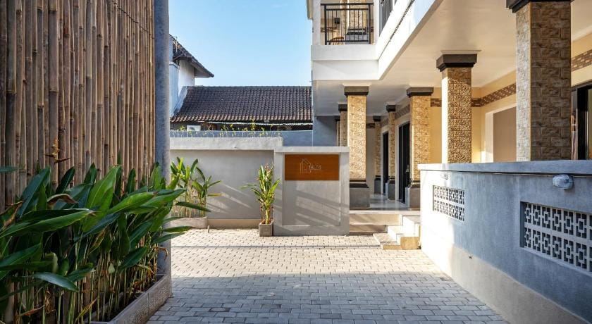 The Tis Guesthouse and Hostel Bed and Breakfast in North Kuta