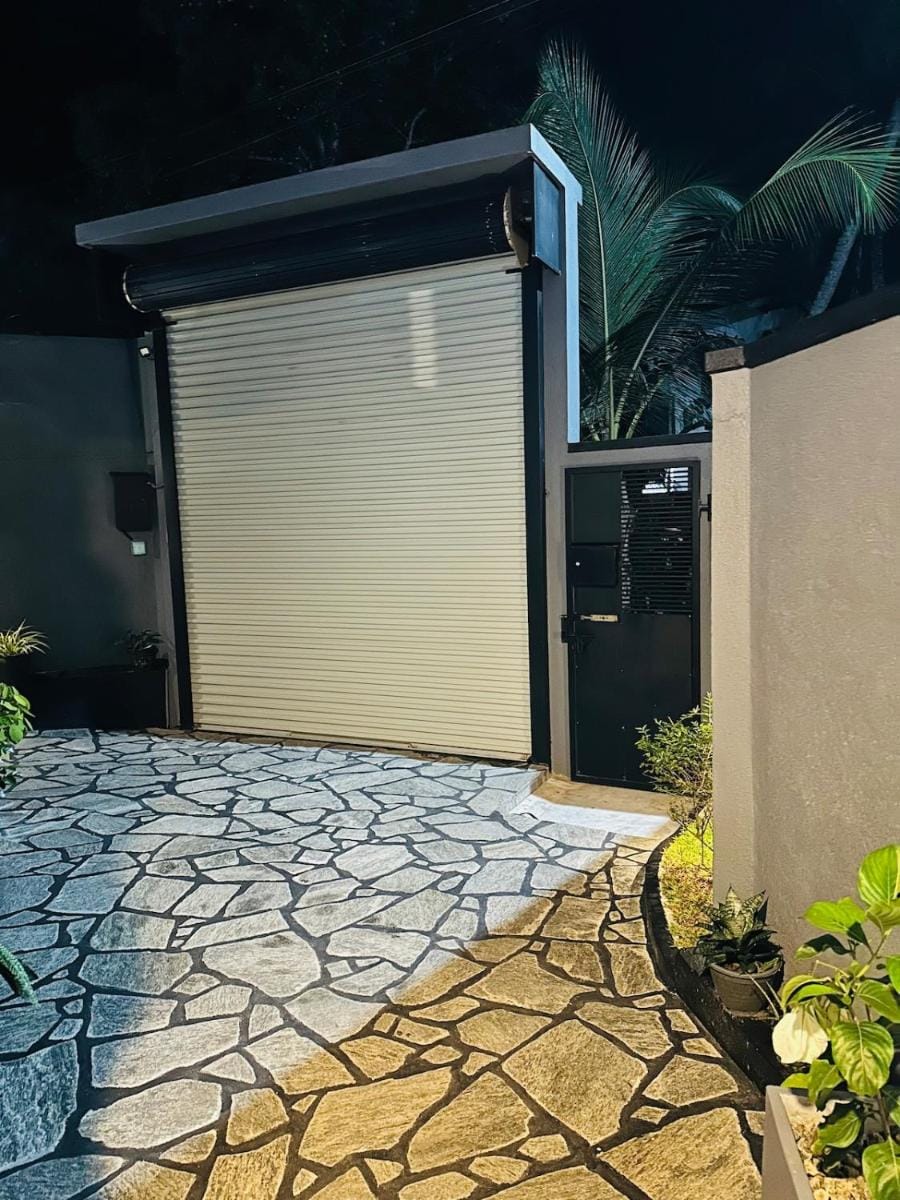 The Kingfisher Hikkaduwa Villa in Hikkaduwa