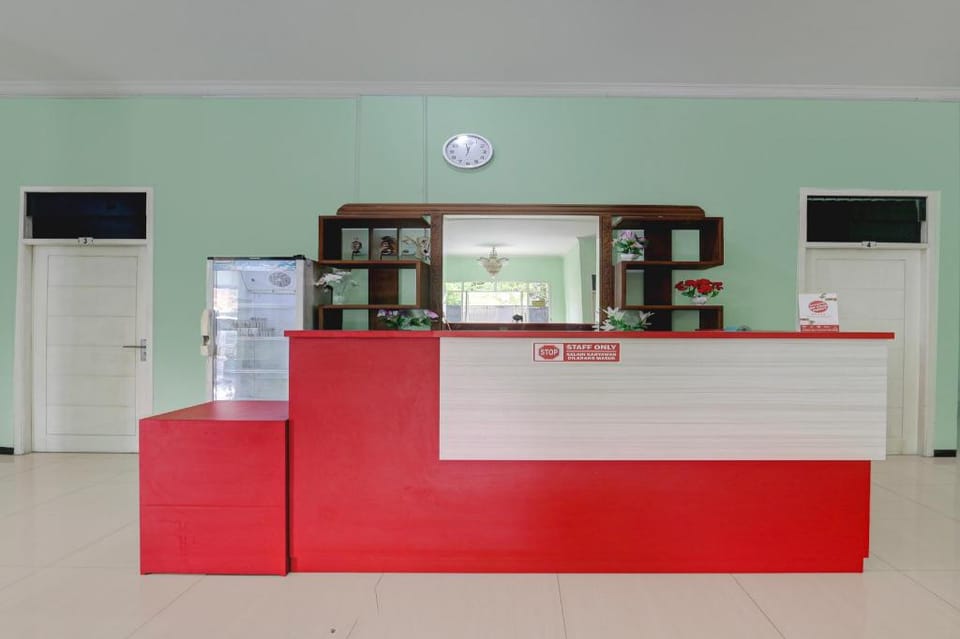 OYO 94715 Homestay Kembar Syariah Hotel in East Java