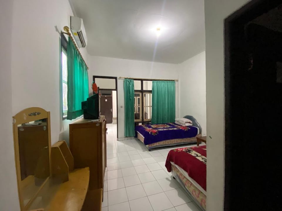 OYO 94705 Puri Queen Dua Hotel in Denpasar