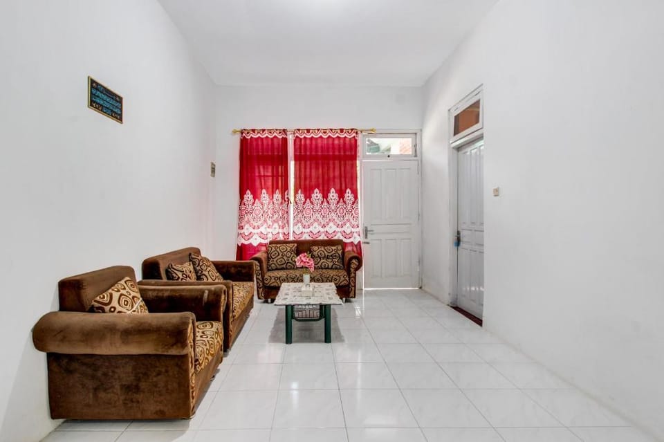 OYO 94701 Green House Hotel in Special Region of Yogyakarta