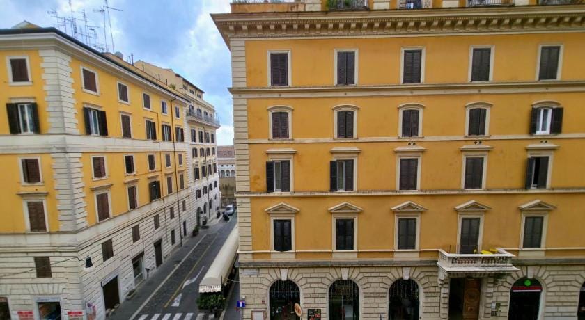 Nicole Suite Bed and Breakfast in Rome