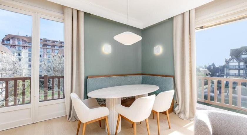 Luxury sea view 3BR-2BA with services in Deauville Apartment in Deauville