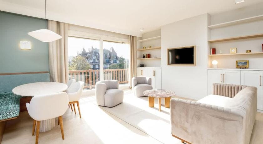 Luxury sea view 3BR-2BA with services in Deauville Apartment in Deauville