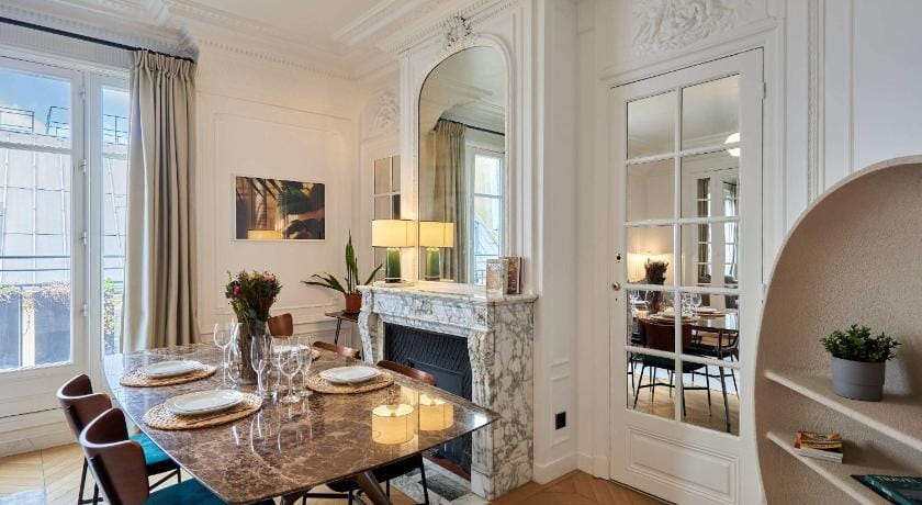 Wonderful AC Apartment Terrace Madeleine Opera Apartment in Paris
