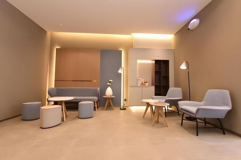 Home Inn Neo Mianzhu Nanjing Avenue New World Business Plaza Hotel in Chengdu