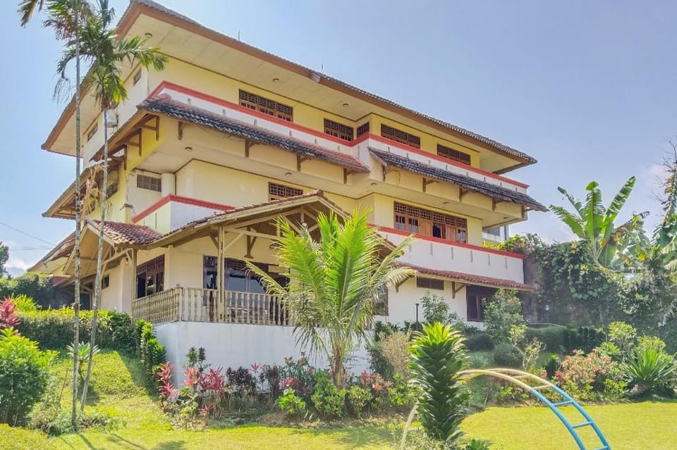 Villa Al Ikhlas Puncak RedPartner Hotel in Cisarua