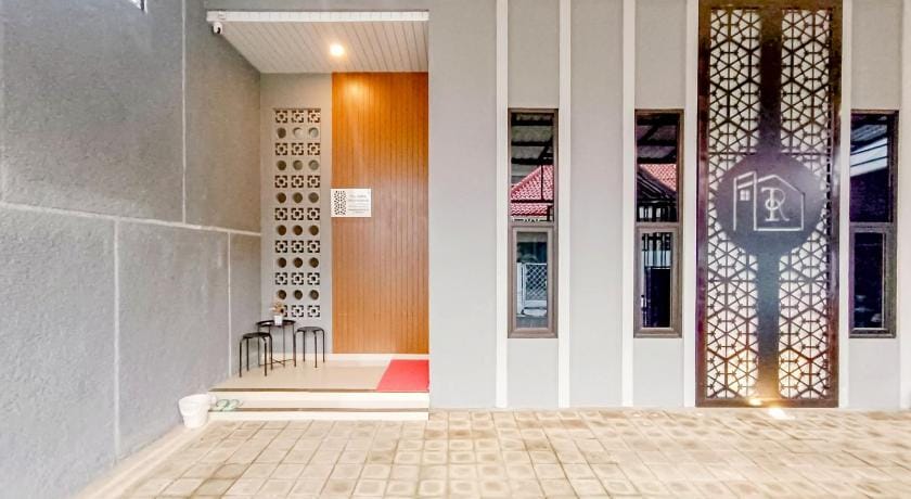 RedDoorz Syariah near RS Bhayangkara Gayamsari Semarang Hotel in Indonesia